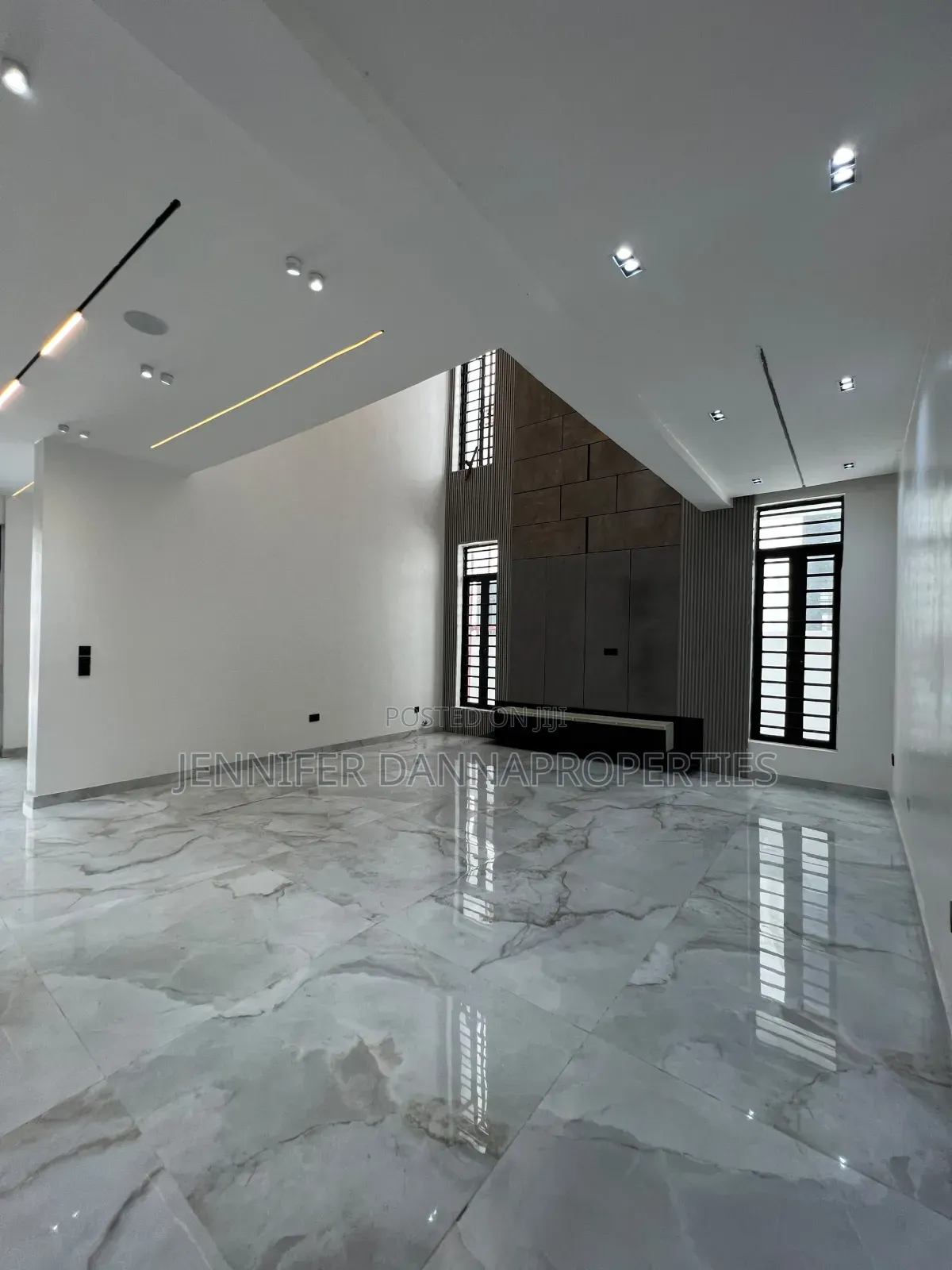 5bdrm Duplex in Lekki Phase 1 for sale in Lekki Phase 1