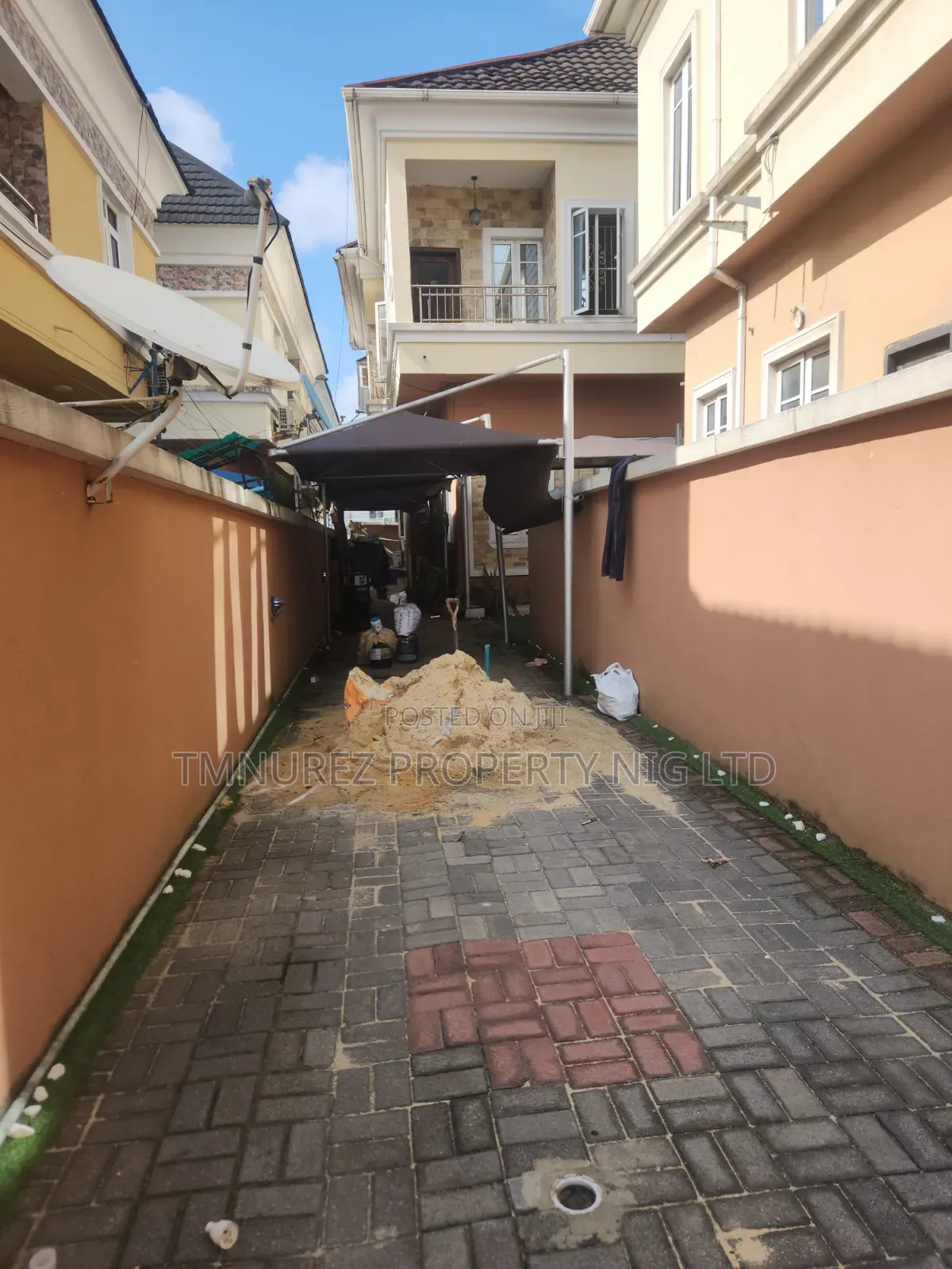 Furnished 4bdrm Duplex in Chevron for rent in Chevron