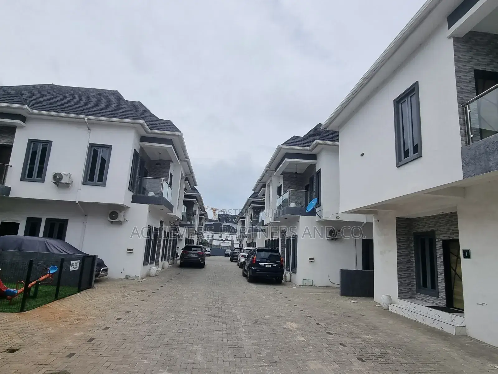 5bdrm Duplex in Eros Court Ii, Agungi for sale in Agungi