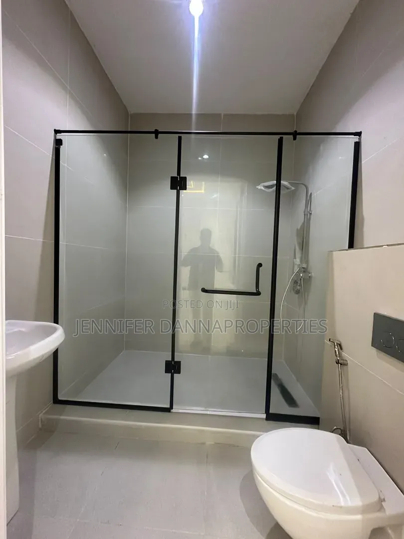 5bdrm Duplex in Ikota for sale in Ikota