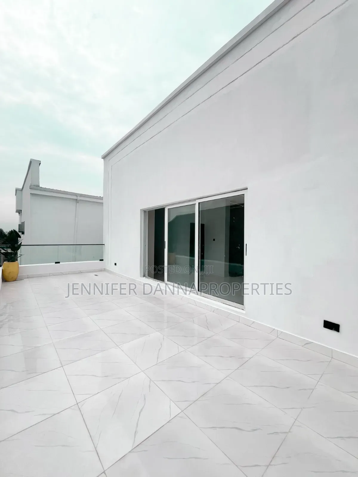 5bdrm Duplex in Ogombo for sale in Ogombo