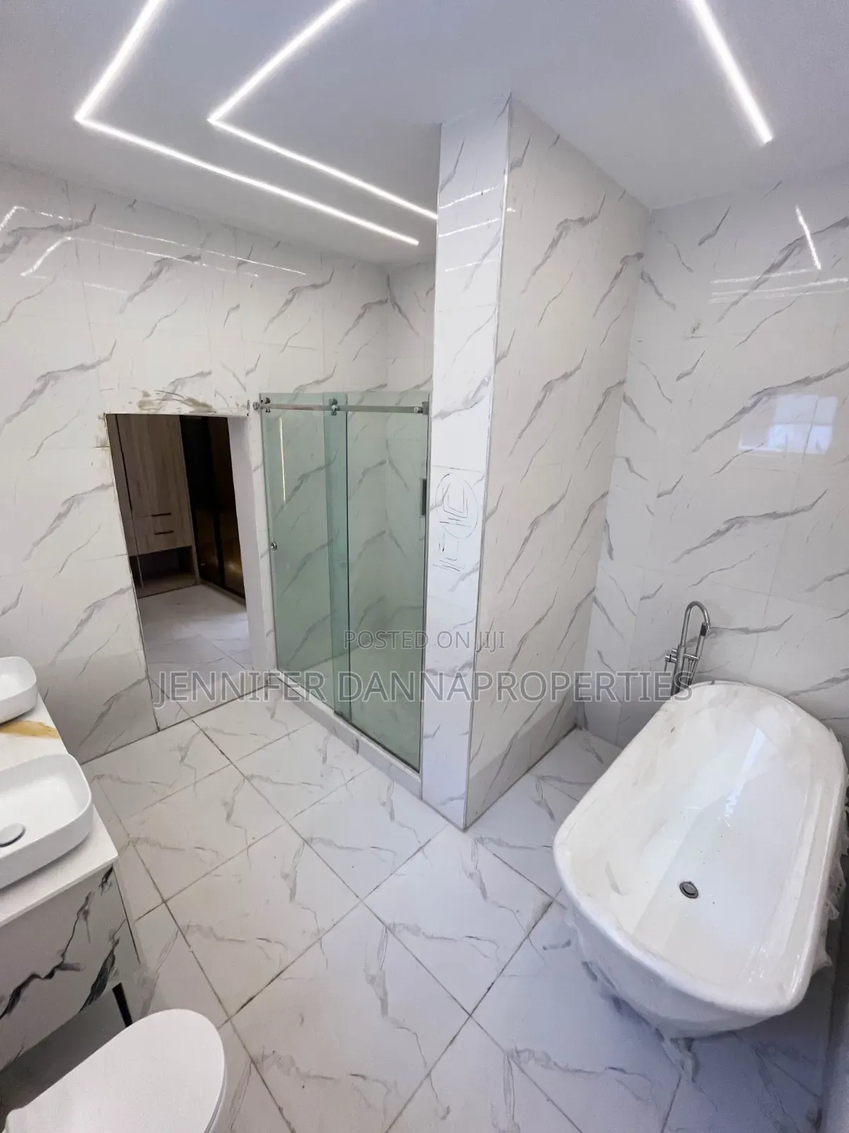 5bdrm Duplex in Ogombo for sale in Ogombo