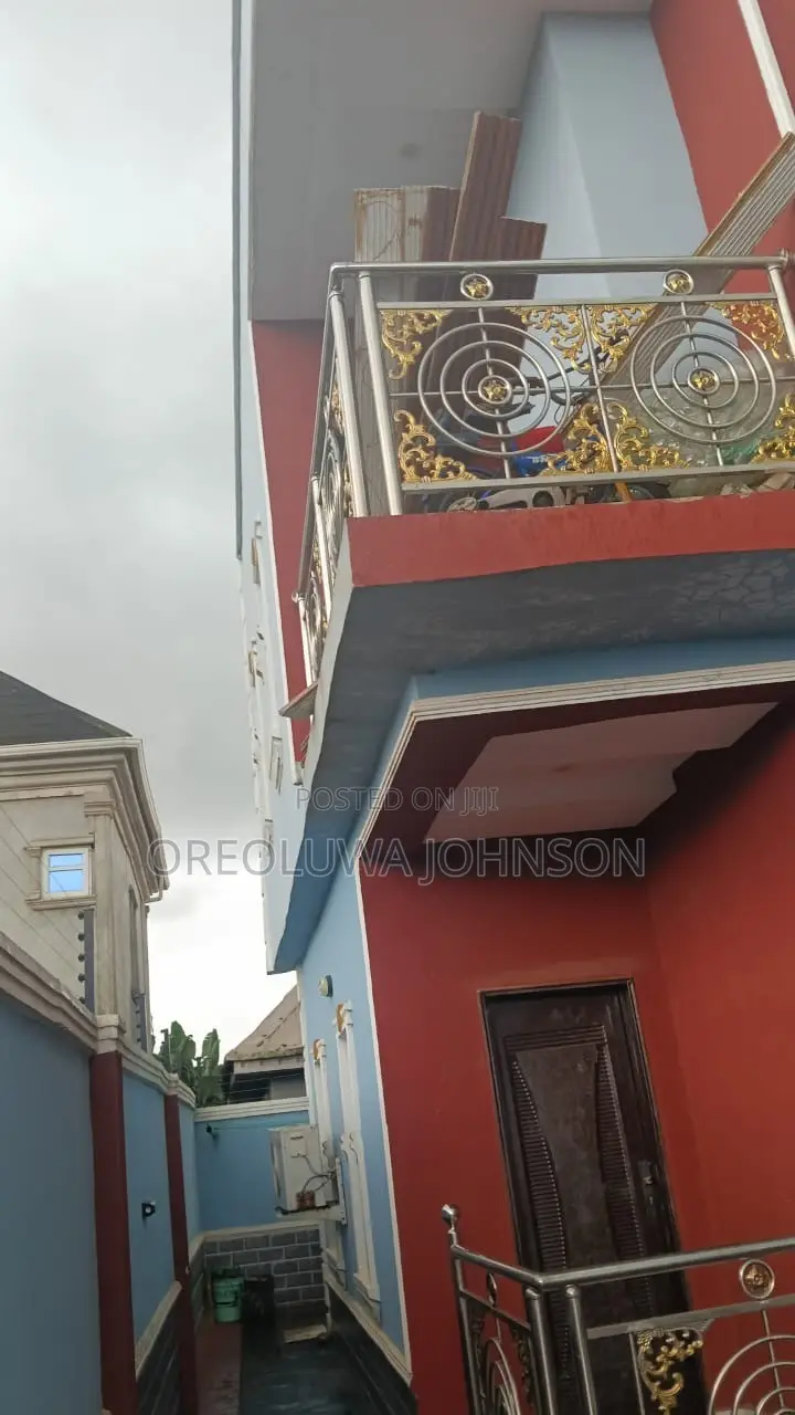 4bdrm Block of Flats in Obafemi-Owode for sale in Obafemi-Owode