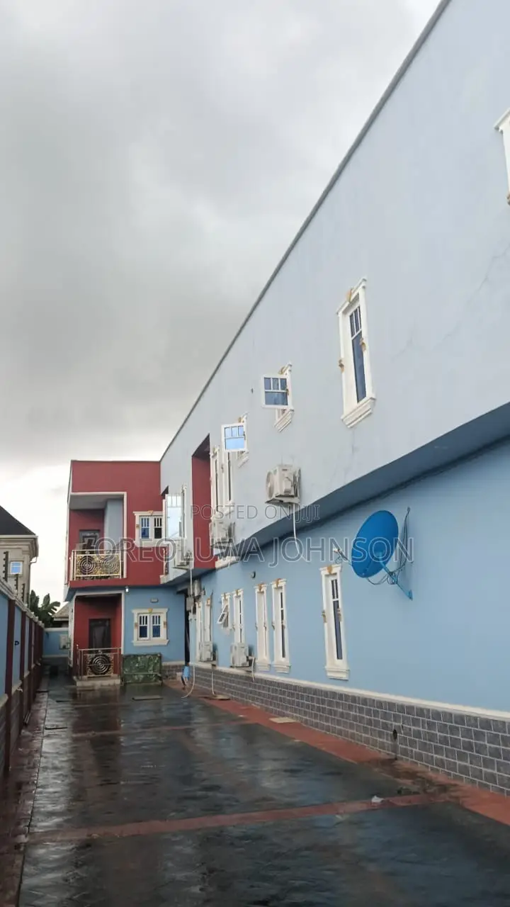 4bdrm Block of Flats in Obafemi-Owode for sale in Obafemi-Owode