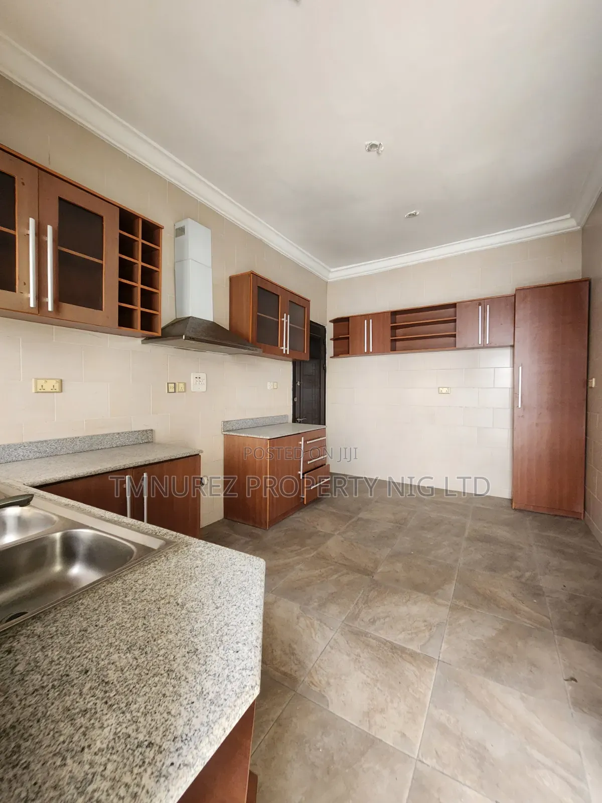 3bdrm Apartment in Chevron for rent in Chevron
