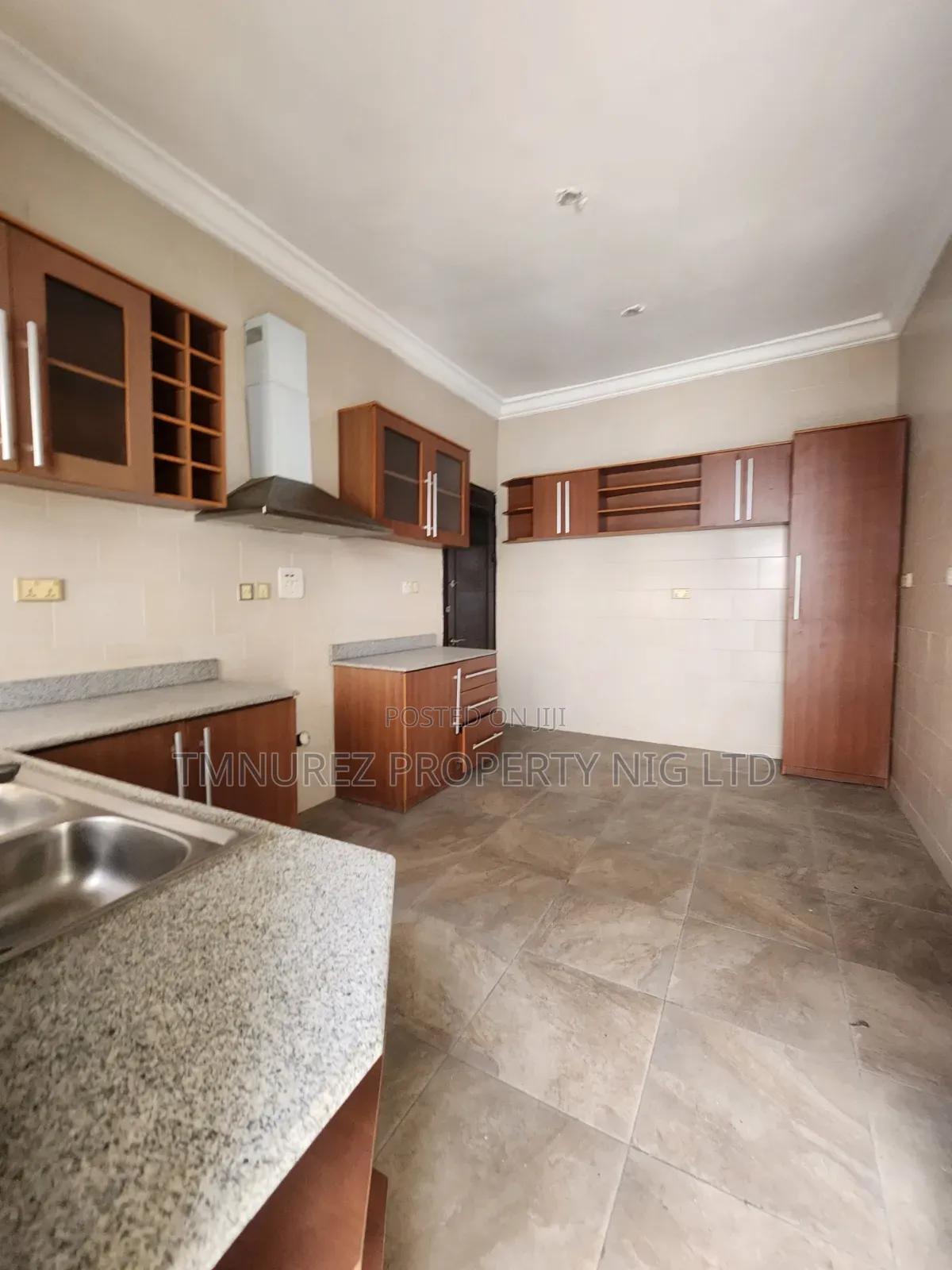3bdrm Apartment in Chevron for rent in Chevron