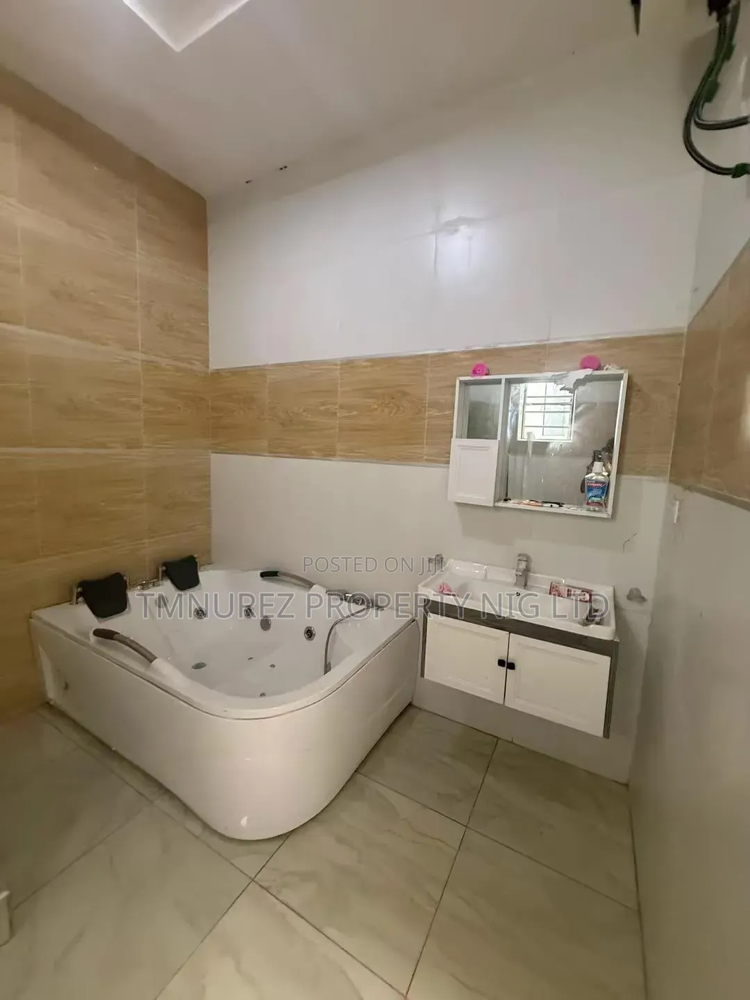 Studio Apartment in Chevron for rent in Chevron