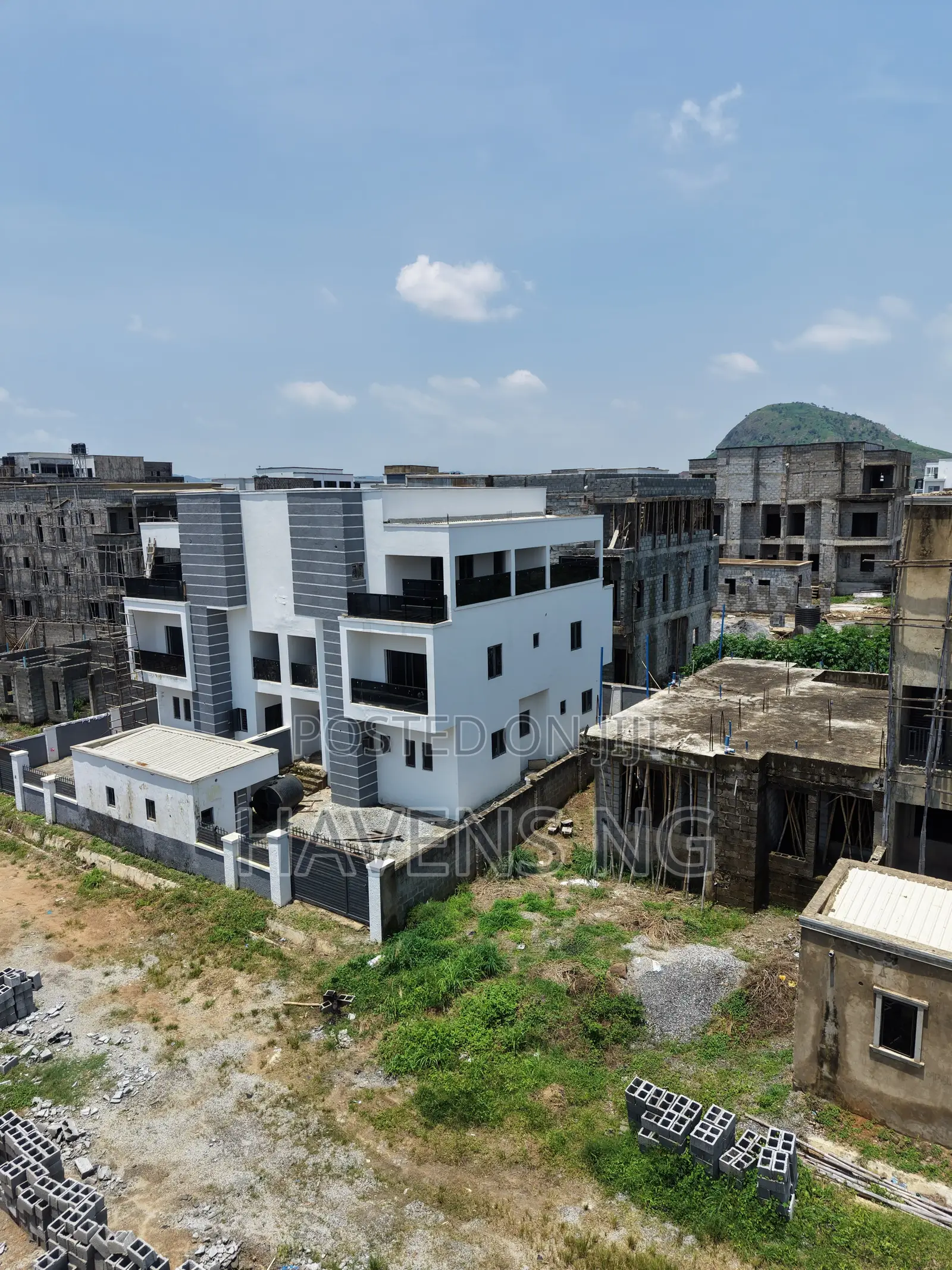 4bdrm Duplex in Life Camp for sale in Life Camp