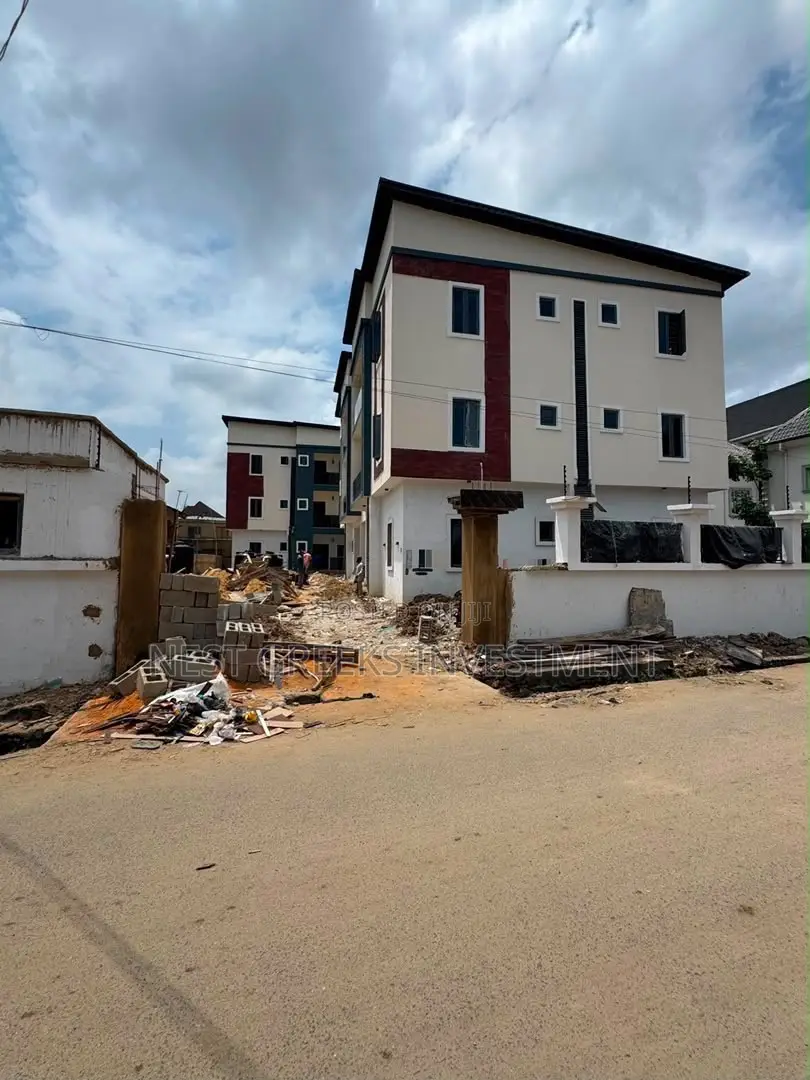 2bdrm Apartment in Surulere for sale in Surulere