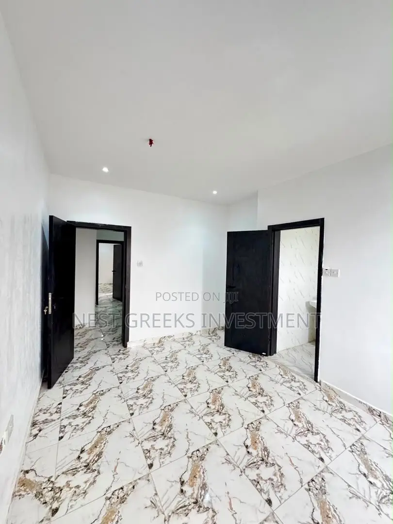 2bdrm Apartment in Surulere for sale in Surulere