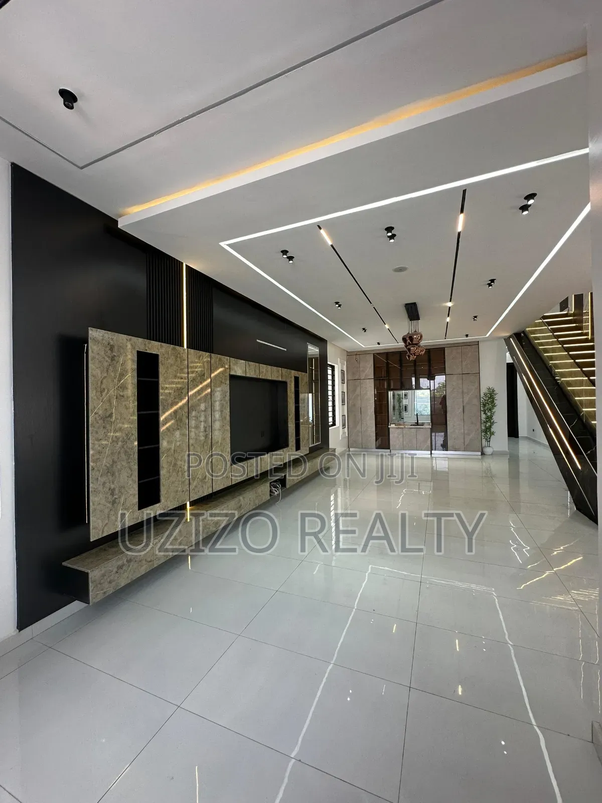 5bdrm Duplex in Ikota for sale in Ikota