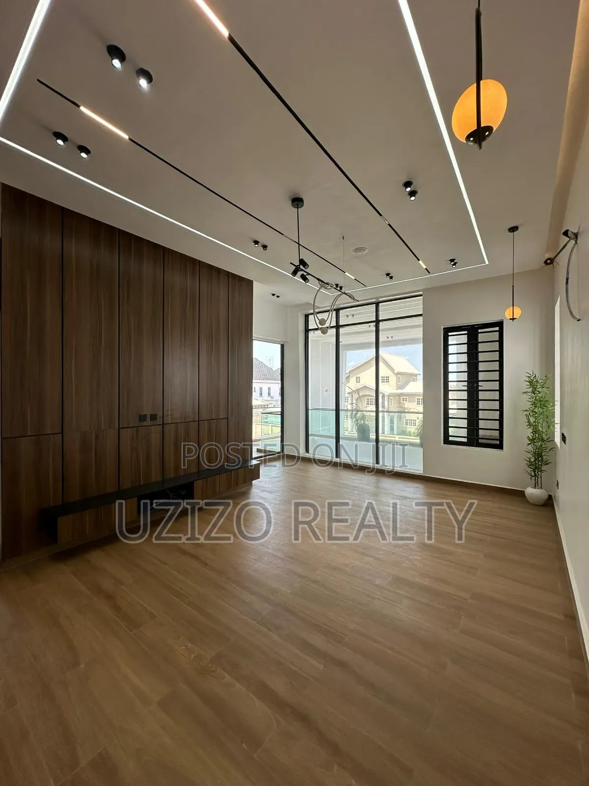5bdrm Duplex in Ikota for sale in Ikota