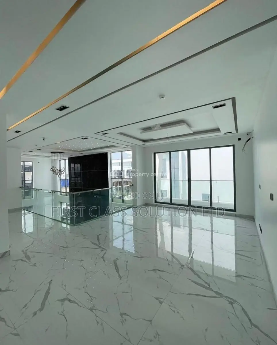 5bdrm Mansion in Osapa london for sale in Osapa london