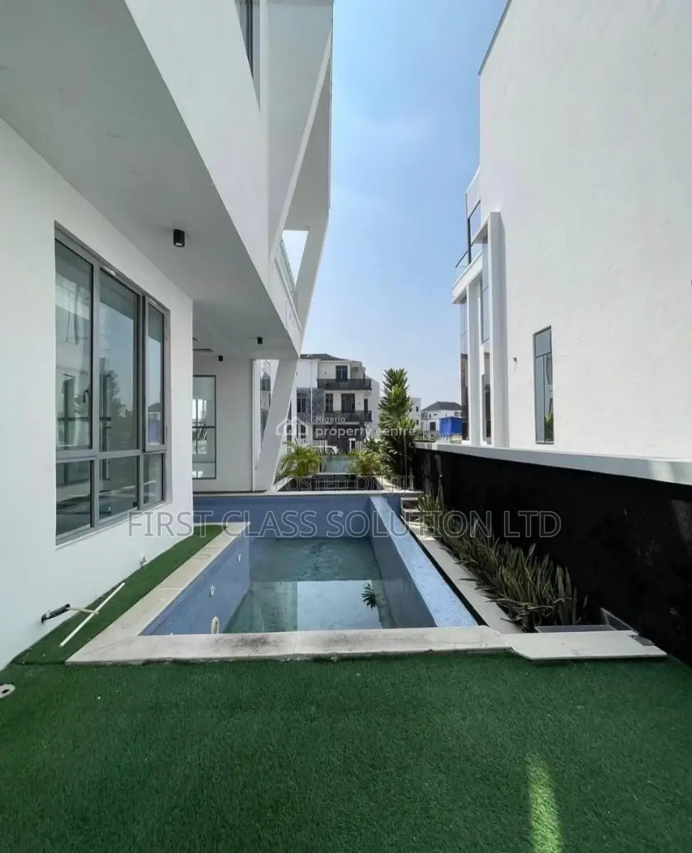 5bdrm Mansion in Osapa london for sale in Osapa london