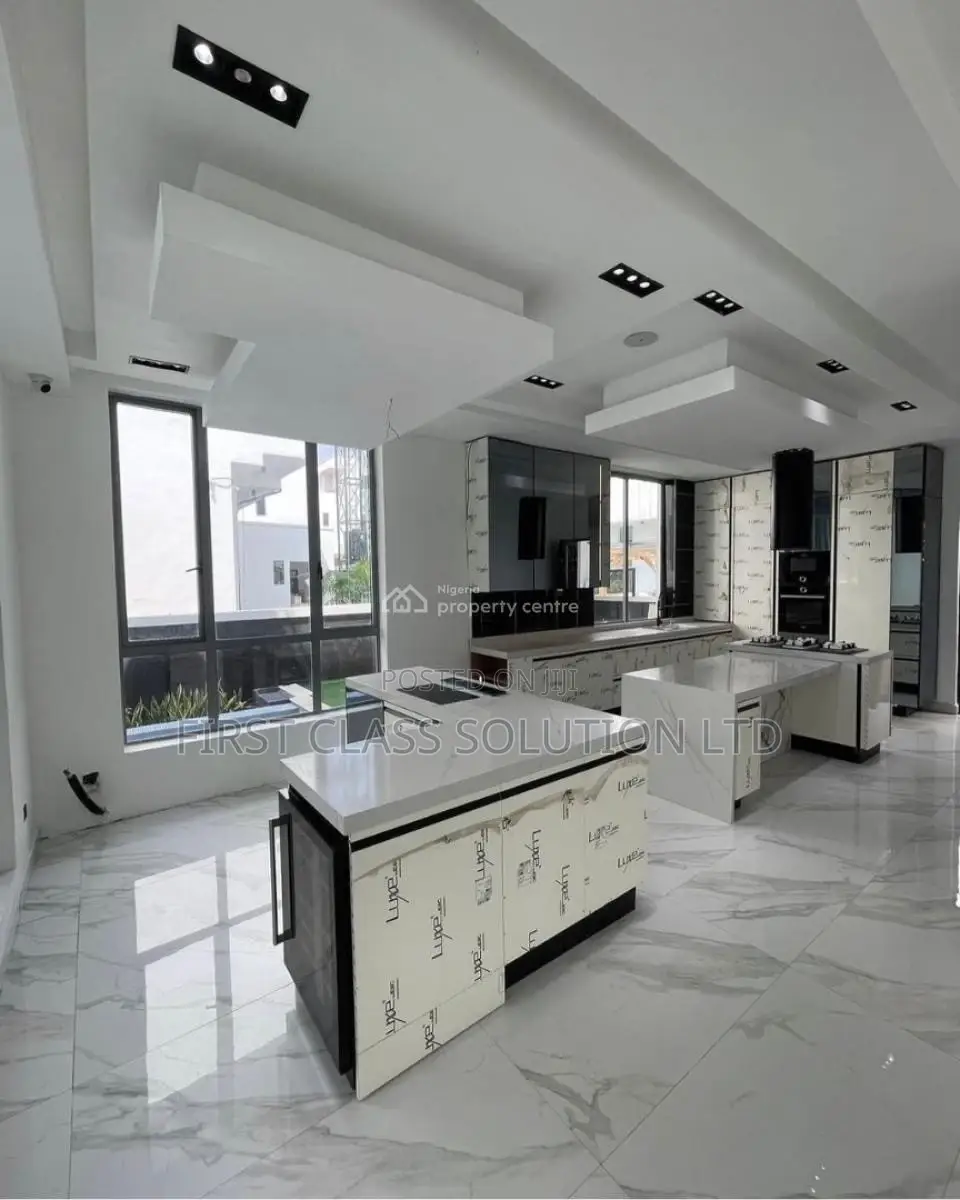 5bdrm Mansion in Osapa london for sale in Osapa london