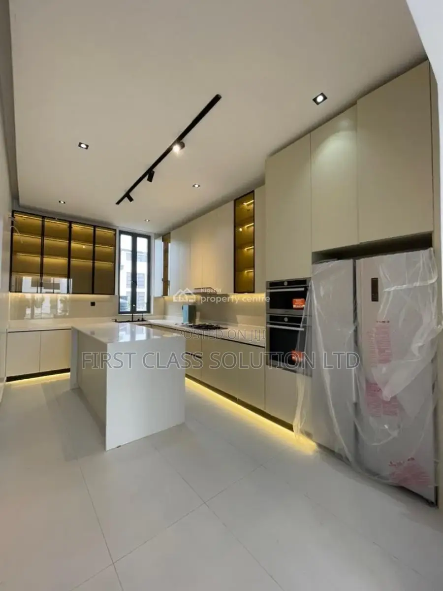 5bdrm Duplex in Ikate for sale in Ikate