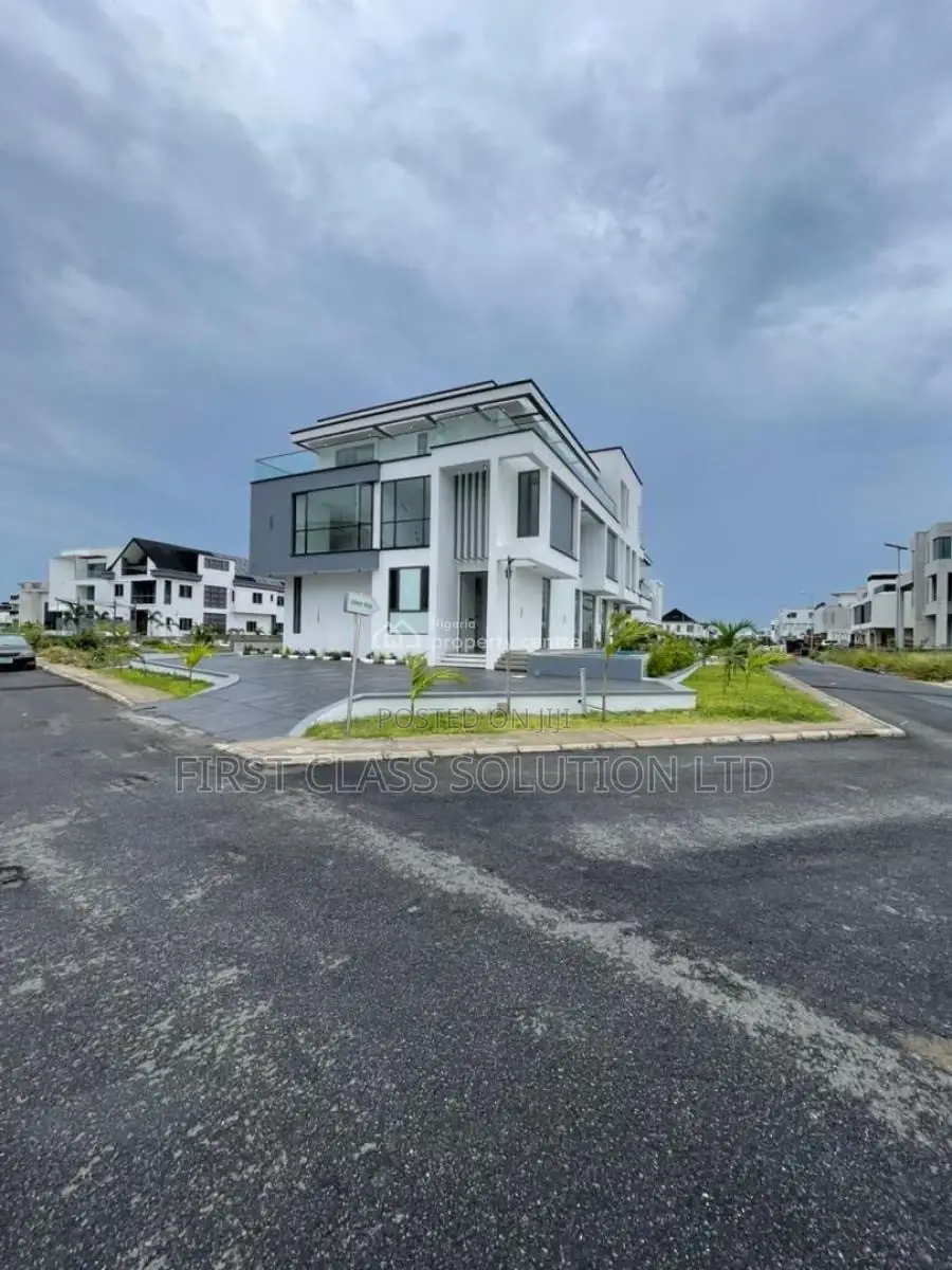 5bdrm Duplex in Ikate for sale in Ikate