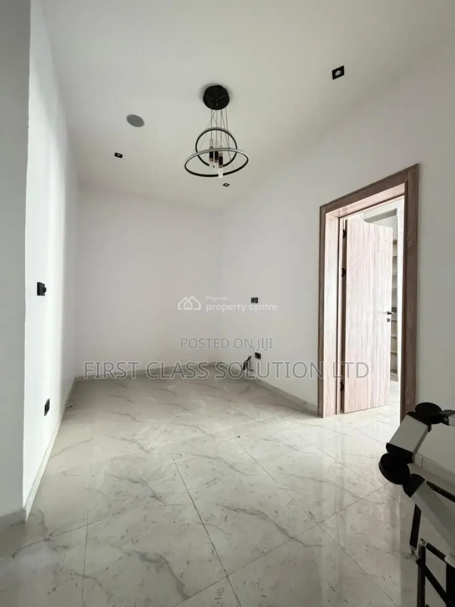 4bdrm Duplex in Ikota for sale in Ikota