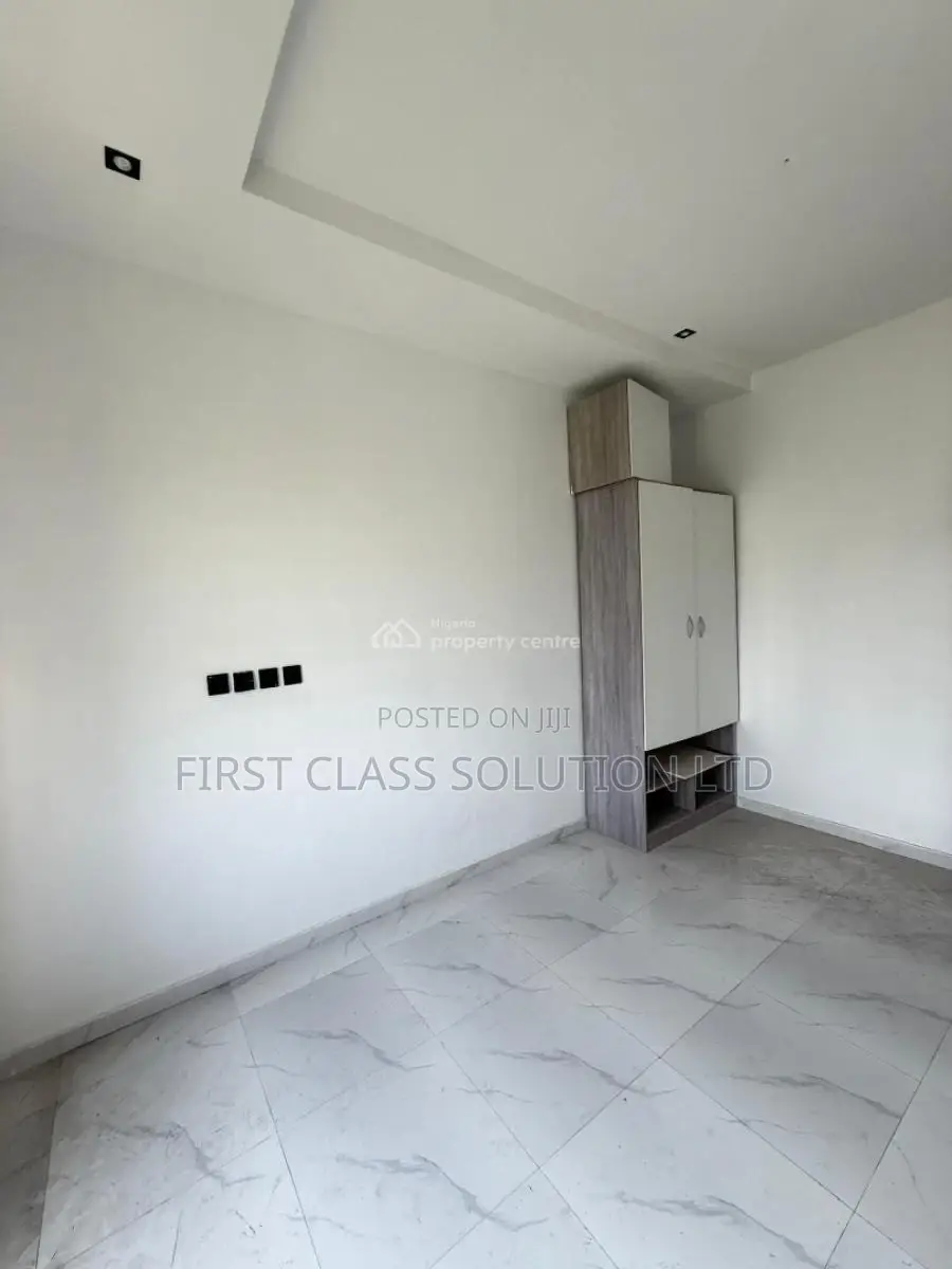 4bdrm Duplex in Ikota for sale in Ikota