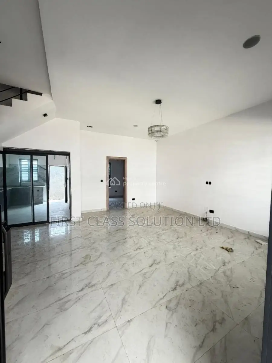 4bdrm Duplex in Ikota for sale in Ikota