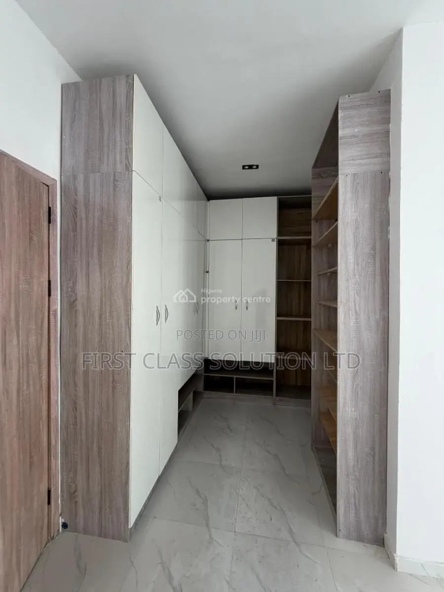 4bdrm Duplex in Ikota for sale in Ikota