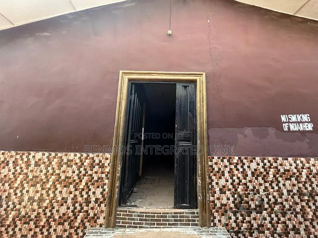 8bdrm Villa in Igbo Olomu, Ikorodu for rent in Ikorodu