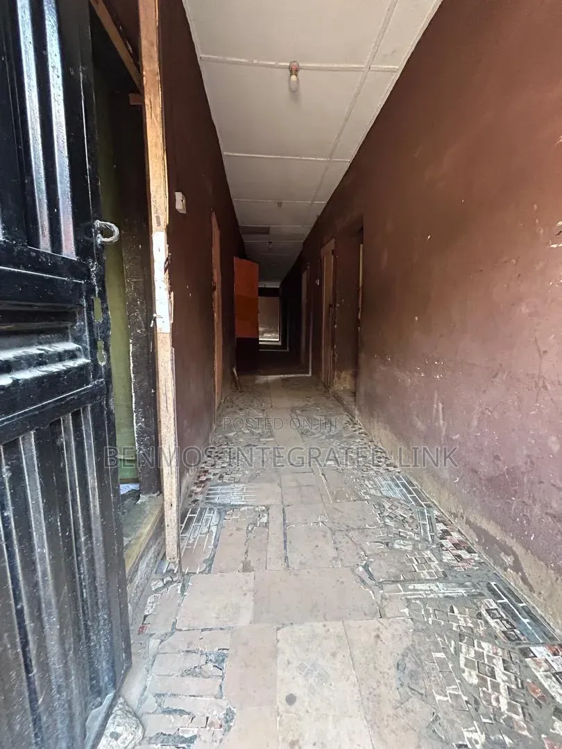 8bdrm Villa in Igbo Olomu, Ikorodu for rent in Ikorodu