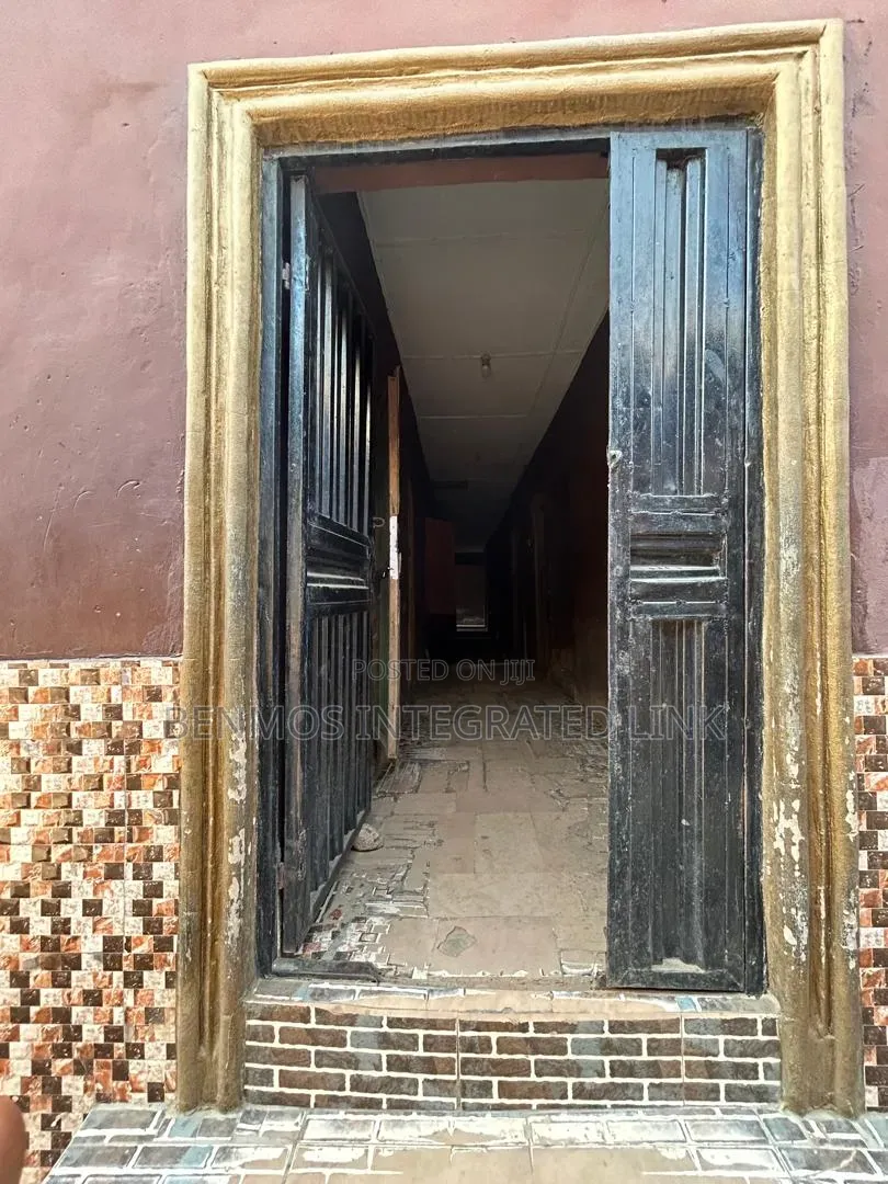 8bdrm Villa in Igbo Olomu, Ikorodu for rent in Ikorodu