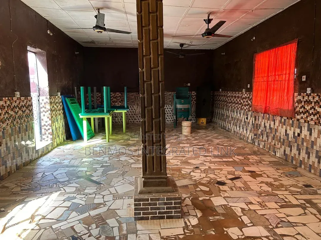 8bdrm Villa in Igbo Olomu, Ikorodu for rent in Ikorodu