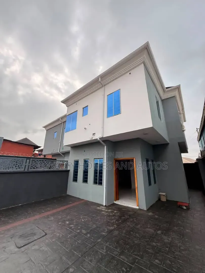 3bdrm Duplex in Pen Cinema for sale in Pen Cinema