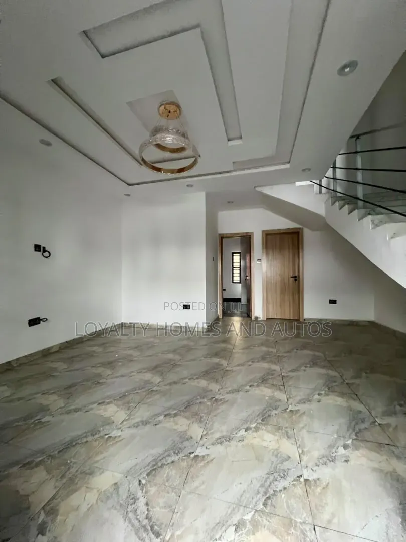 3bdrm Duplex in Pen Cinema for sale in Pen Cinema