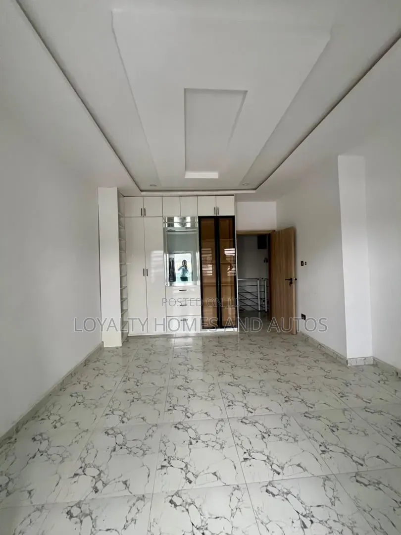 3bdrm Duplex in Pen Cinema for sale in Pen Cinema