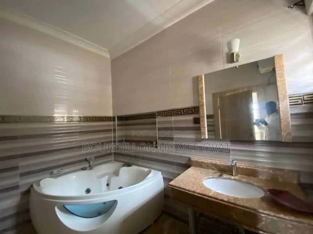 5bdrm Duplex in Lekki County Road for rent in Ikota