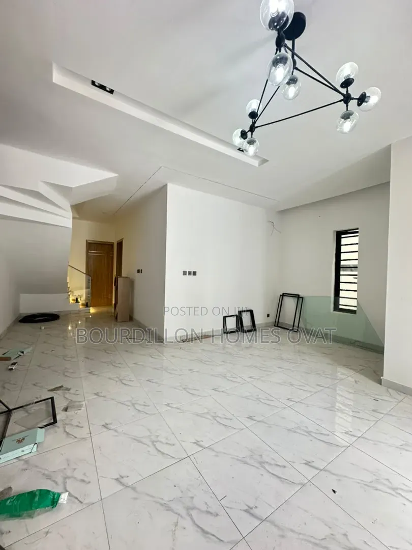 5bdrm Duplex in Orchid Lekki Lagos for sale in Lekki Expressway
