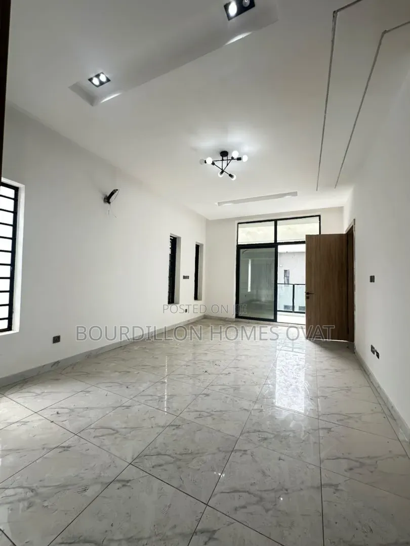 5bdrm Duplex in Orchid Lekki Lagos for sale in Lekki Expressway