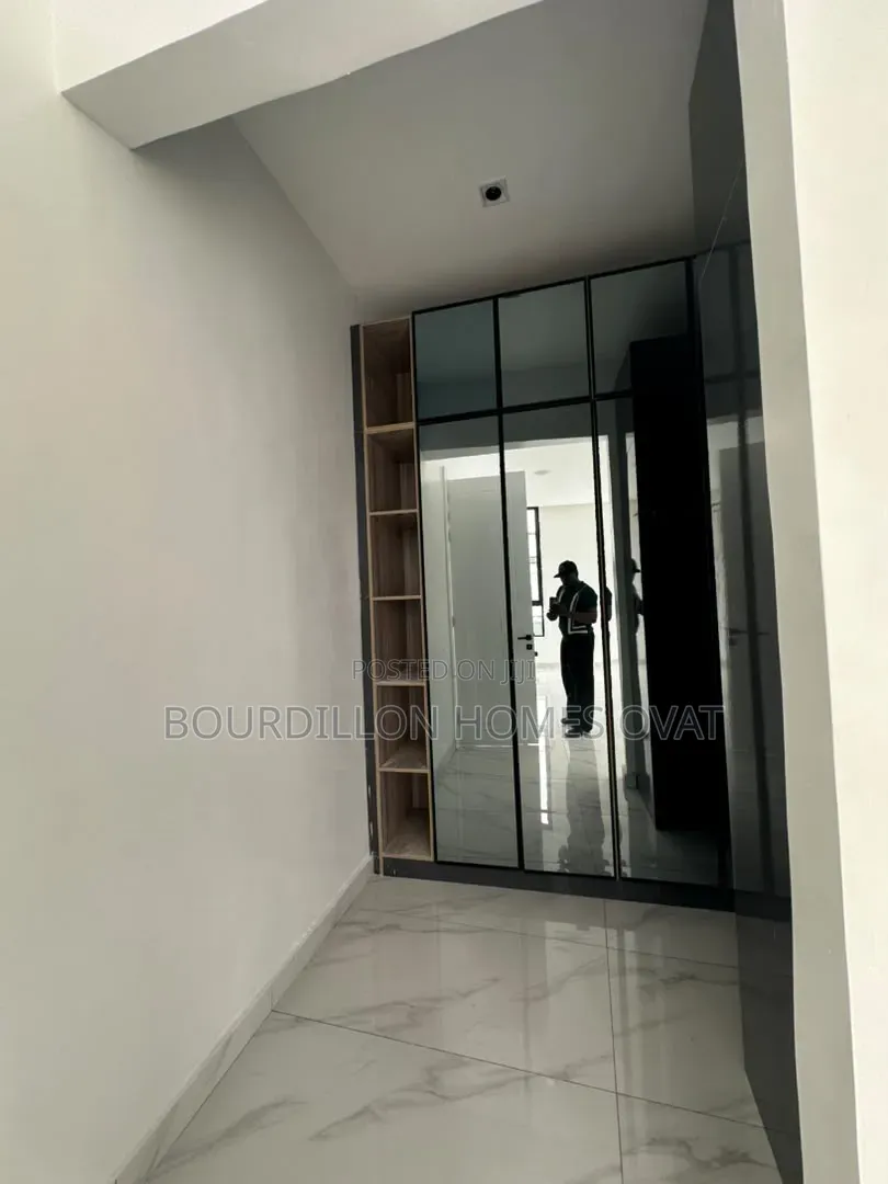 5bdrm Duplex in Megamound Estate for sale in Lekki Expressway