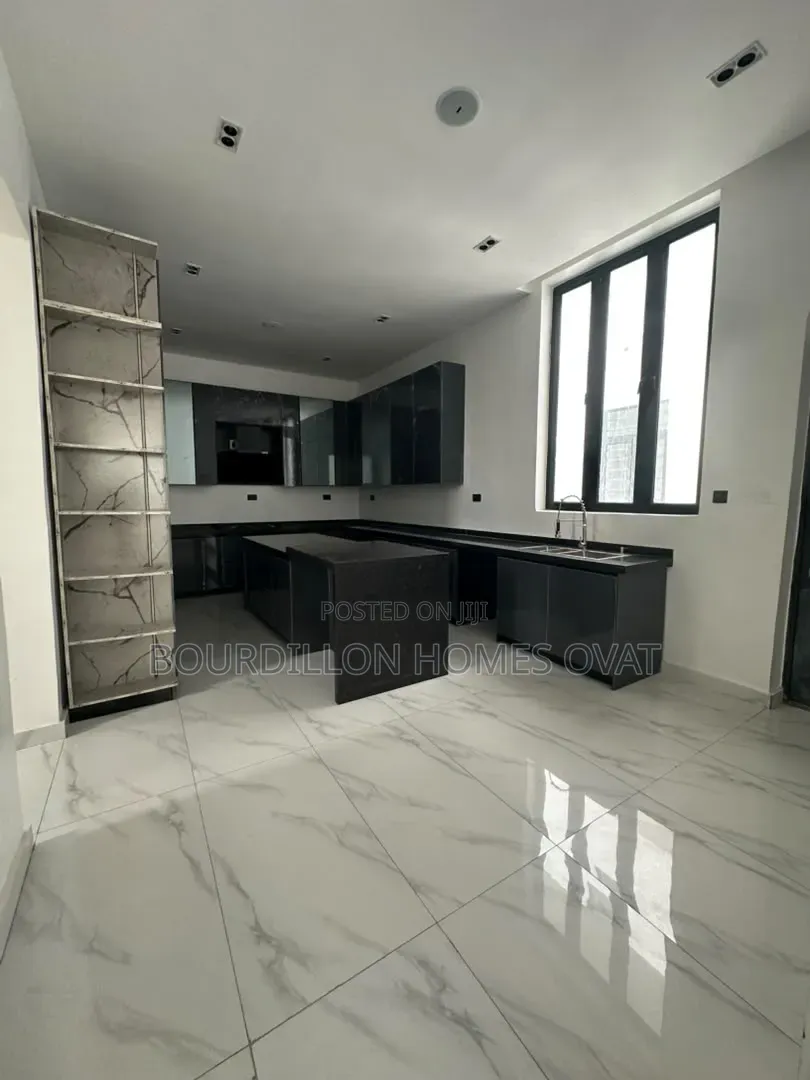 5bdrm Duplex in Megamound Estate for sale in Lekki Expressway