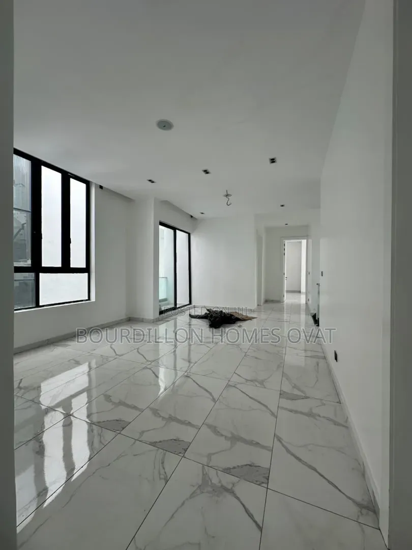 5bdrm Duplex in Megamound Estate for sale in Lekki Expressway