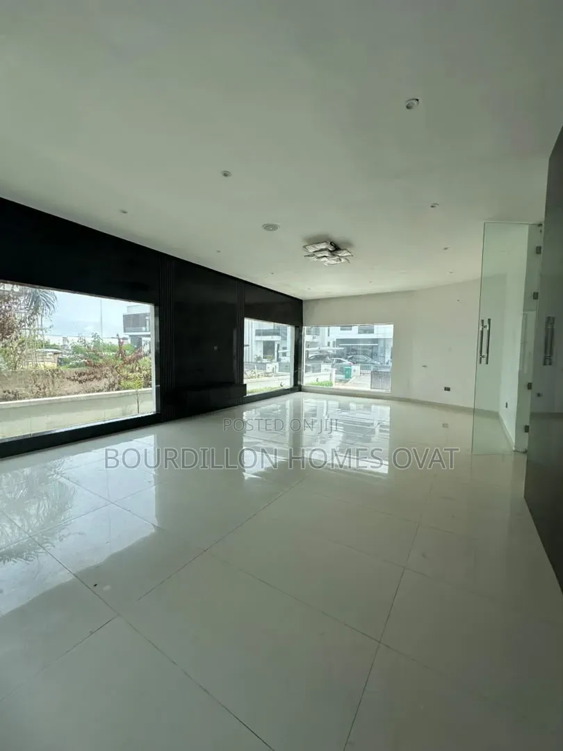 5bdrm Duplex in Megamound Estate for sale in Lekki Expressway