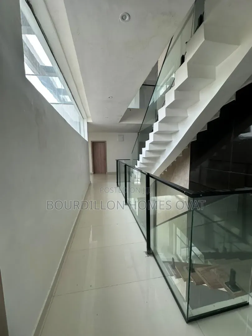 5bdrm Duplex in Megamound Estate for sale in Lekki Expressway
