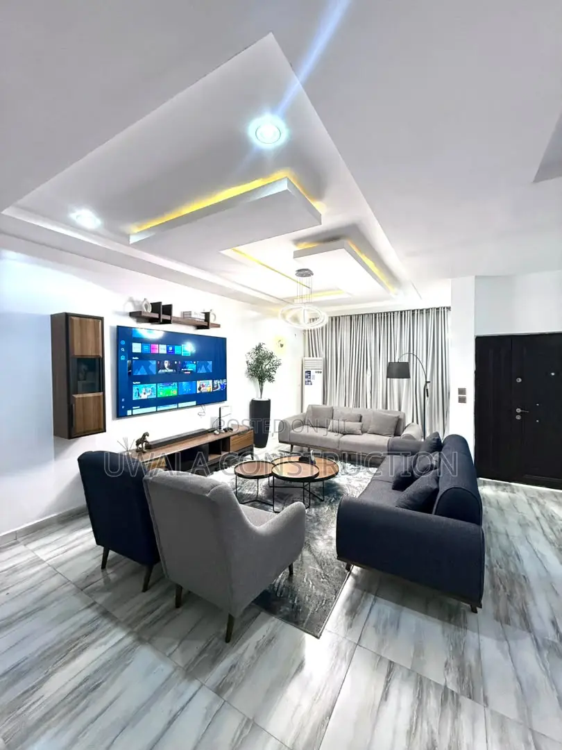 Classic 2-Bedroom Apartment in Guzape District