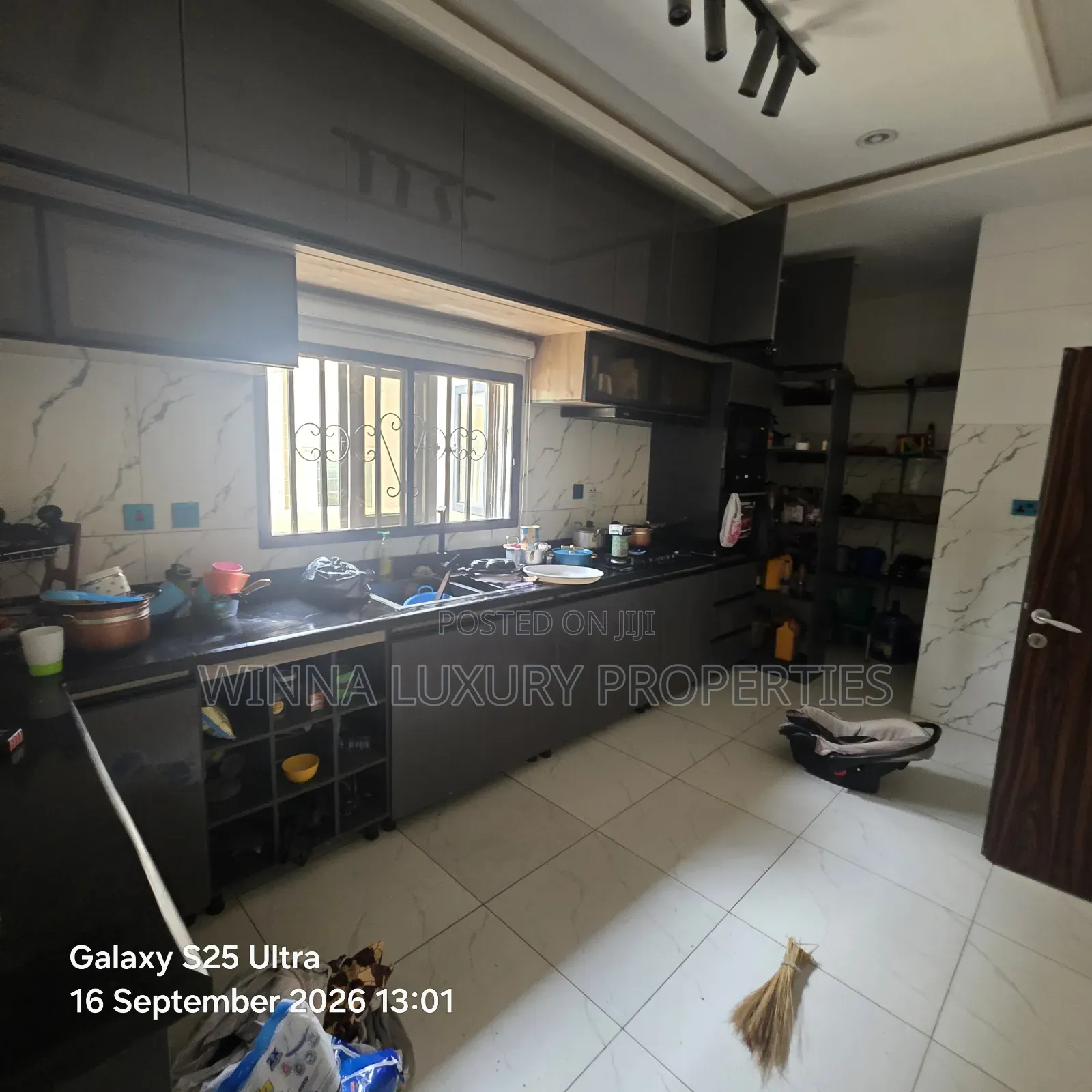 4bdrm Duplex in Von Axis, Lugbe District for rent in Lugbe District