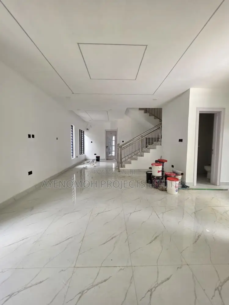 5bdrm Duplex in Ikeja for sale in Ikeja