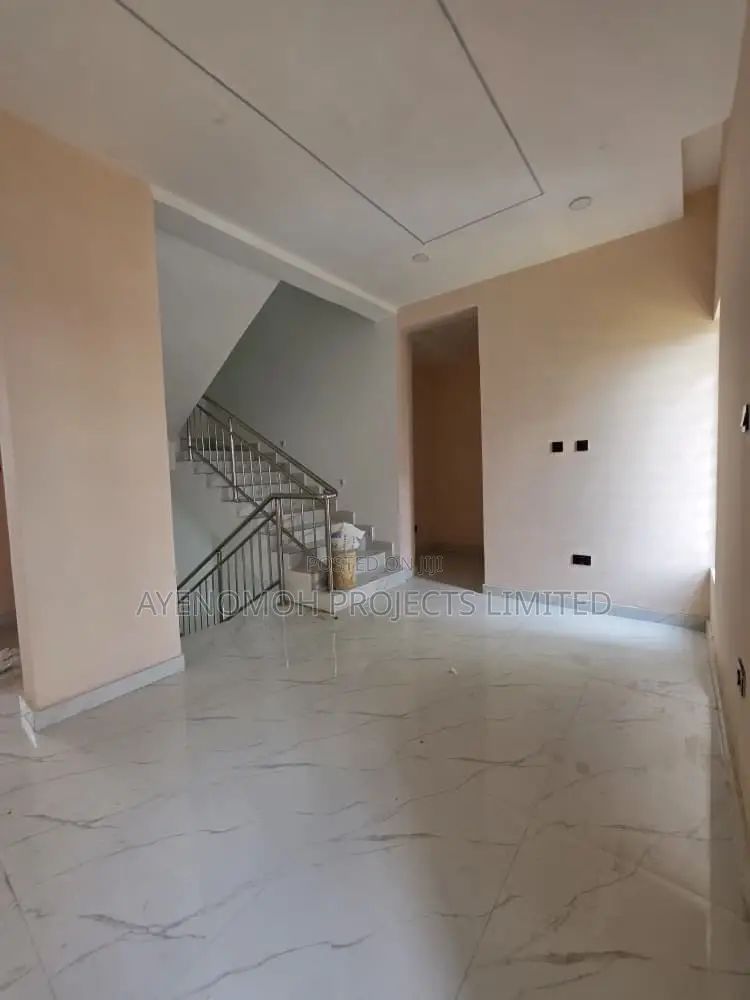 5bdrm Duplex in Ikeja for sale in Ikeja