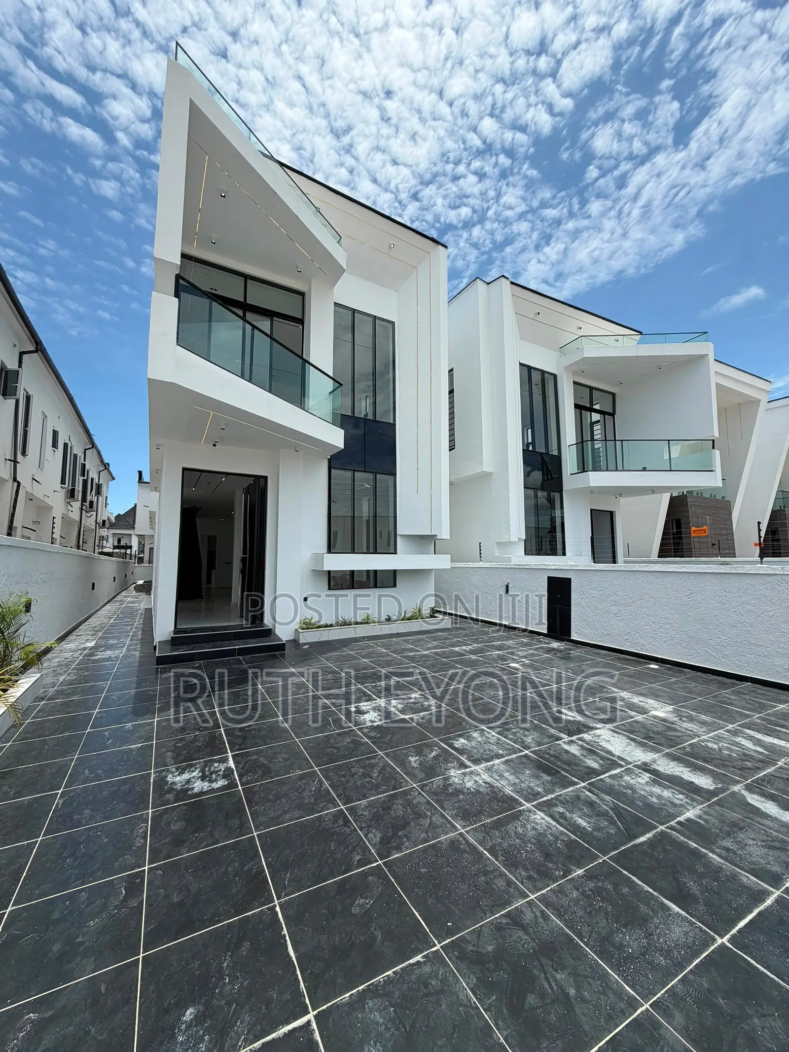 5bdrm Duplex in Orchid Lekki Lagos for sale in Lekki Phase 1