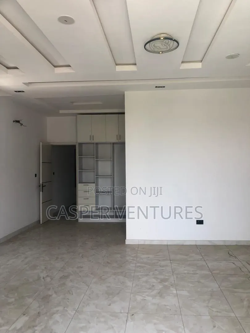 5bdrm Duplex in Osapa London for sale in Osapa london