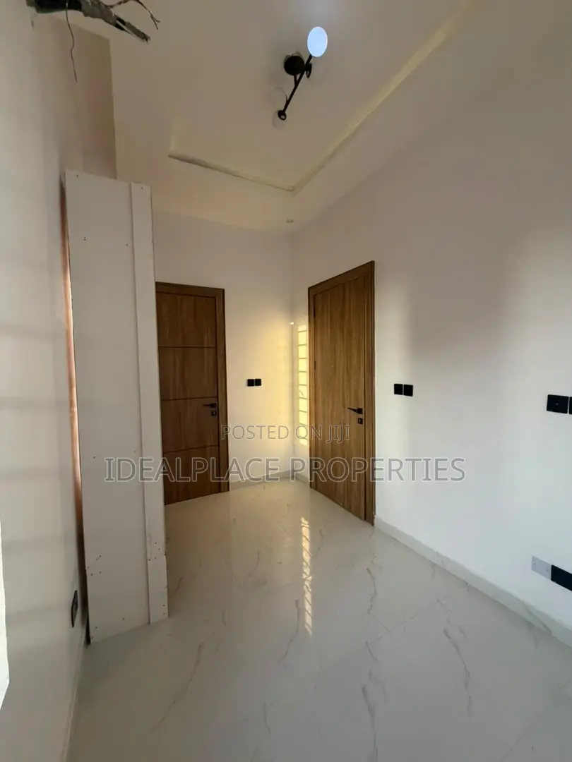 4bdrm Duplex in Adeniyi Jones for sale in Adeniyi Jones