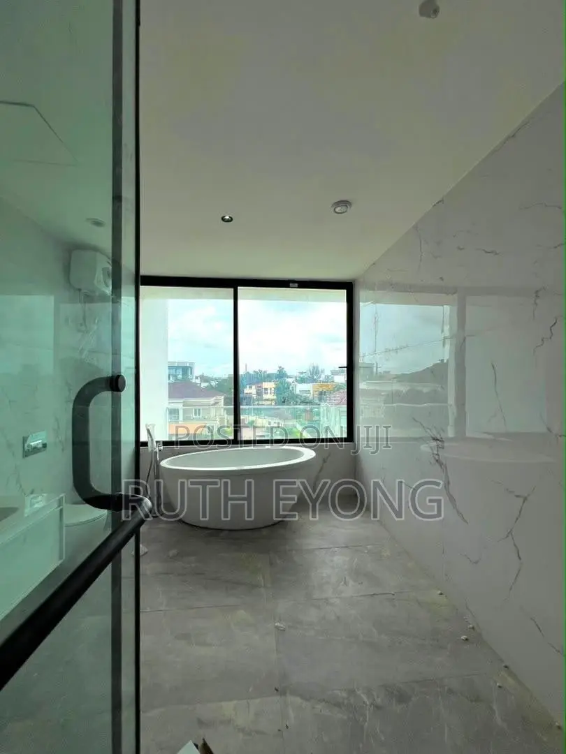 5bdrm Duplex in Banana Island for sale in Banana Island