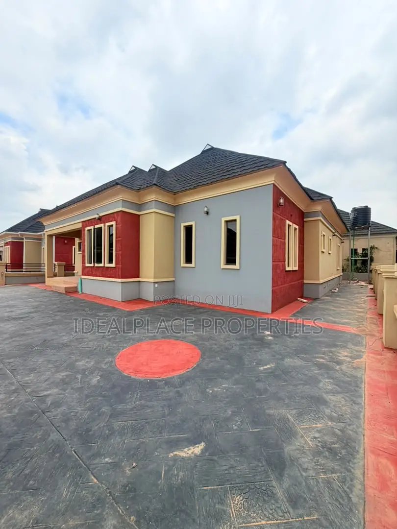 3bdrm Bungalow in Obafemi-Owode for sale in Obafemi-Owode