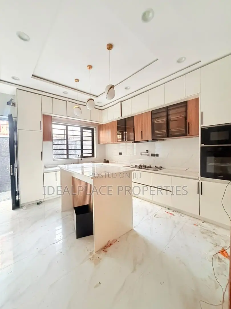 5bdrm Duplex in Adeniyi Jones for sale in Adeniyi Jones
